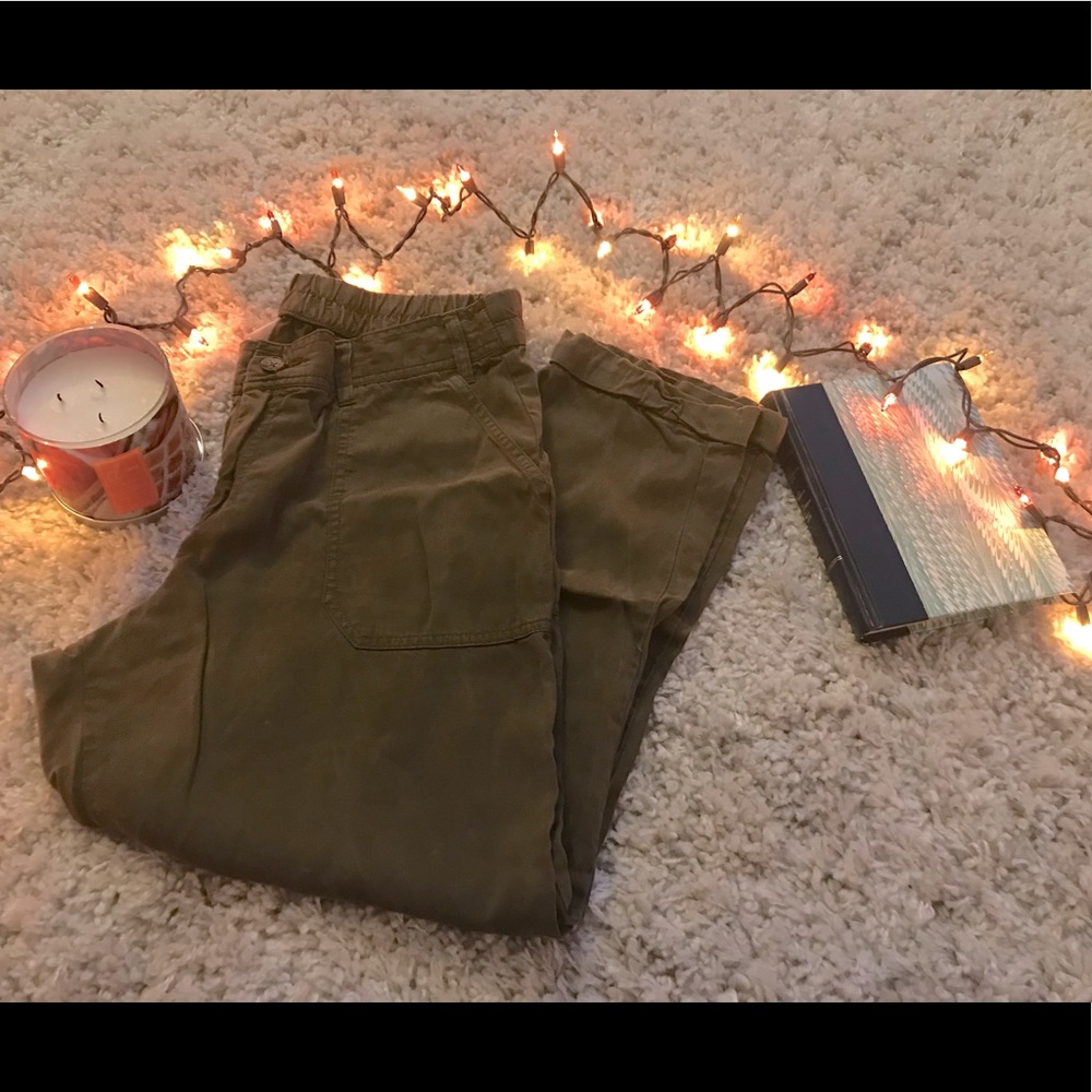 Old Navy Army Green Lightweight Pants - Size 8